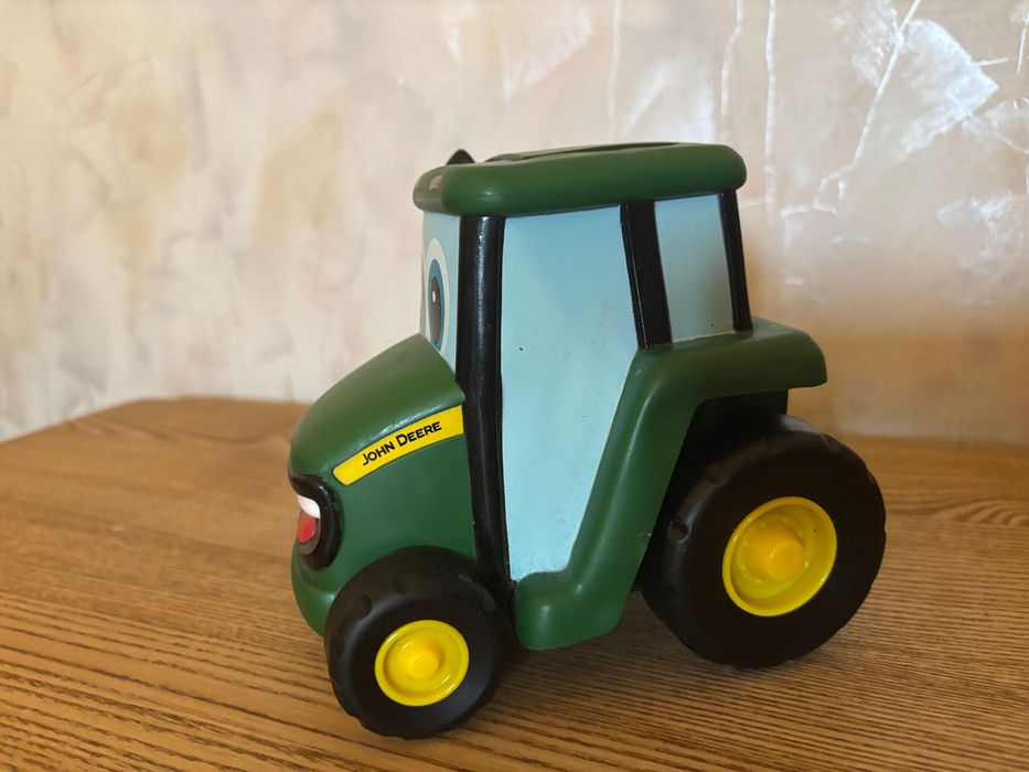Інерційна іграшка John Deere Трактор Джонні Tomy 15 см