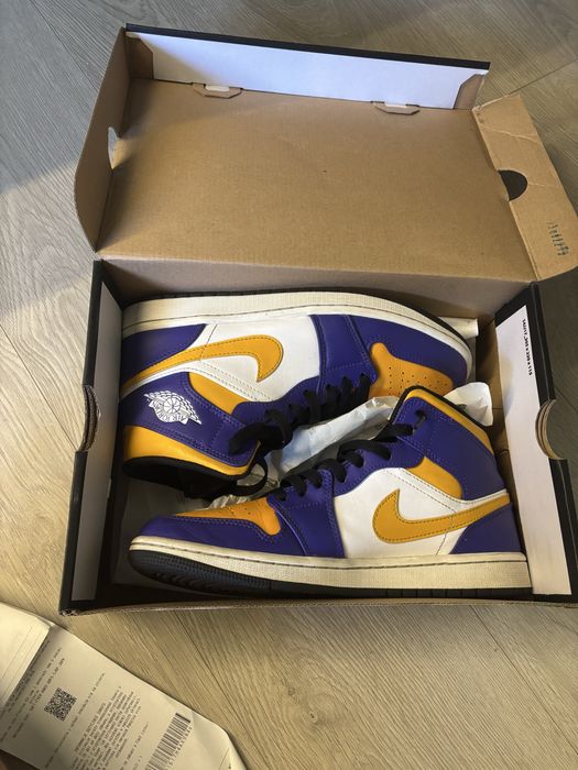 Jordan 1 Mid Leakers