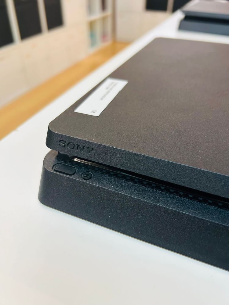 PLAYSTATION 4 1Tb