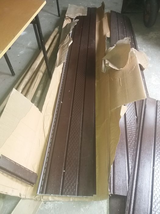 Podbitka z otworami wentylacyjnymi brąz