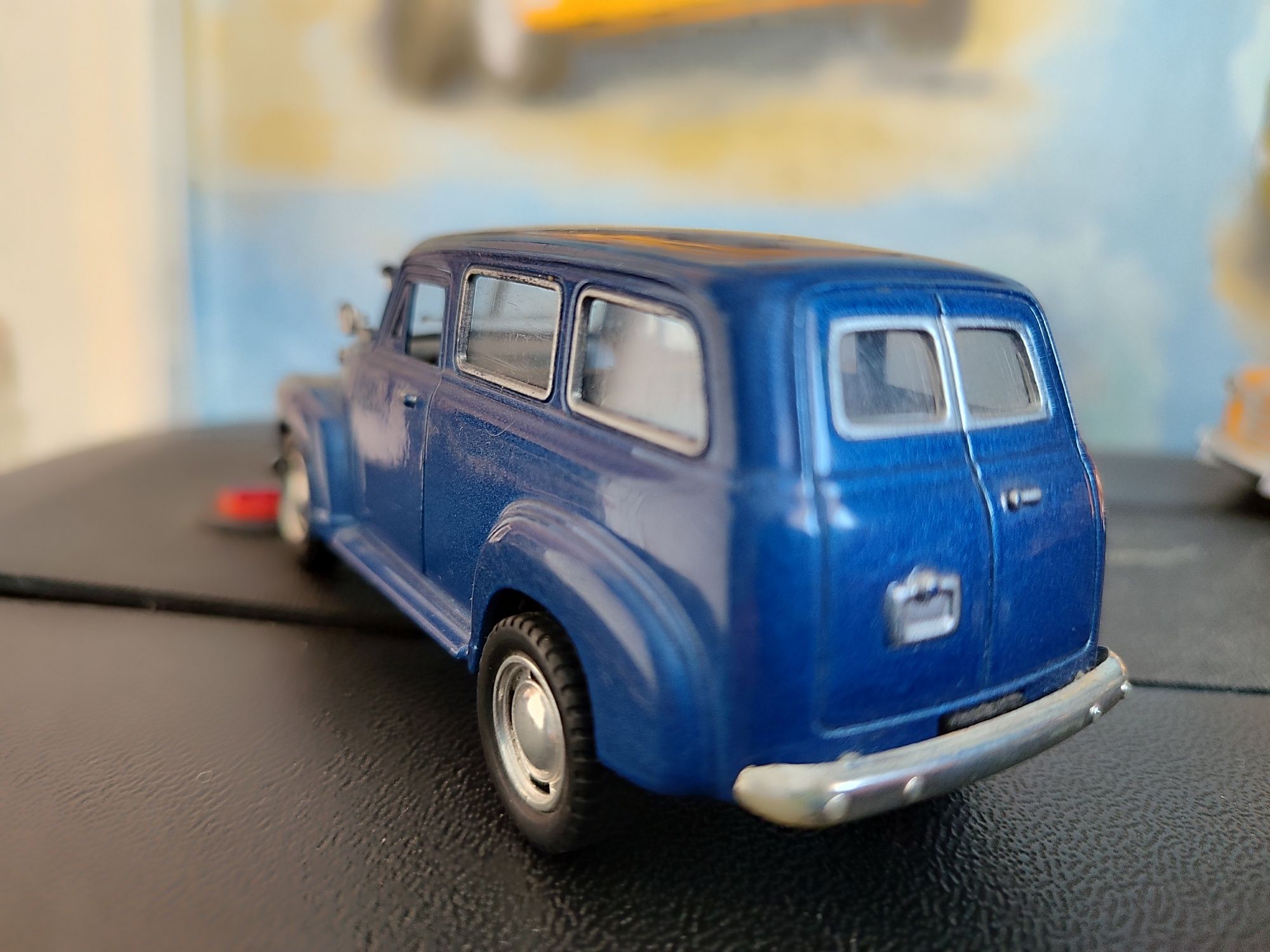 Игрушки Машинка Моделька Shevrolet suburban 1950.