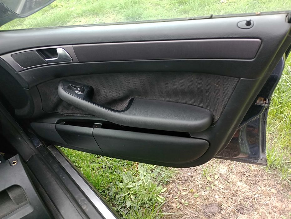 Audi A6 C5 - fotele materialowe czarne SEDAN