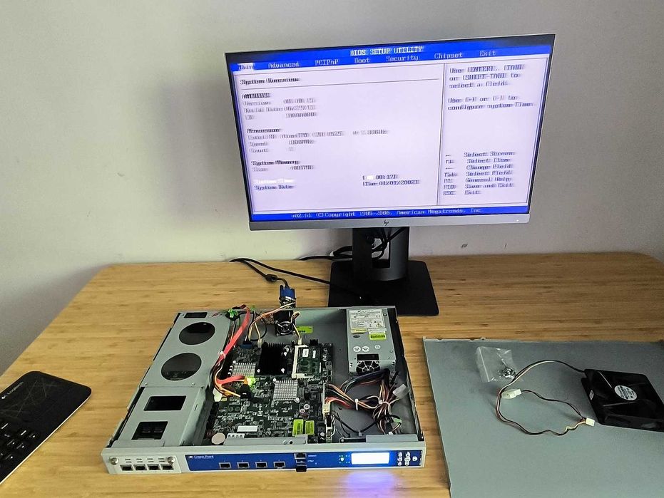 Komputer Firewall Serwer Checkpoint T-120 8x Ethernet SATA