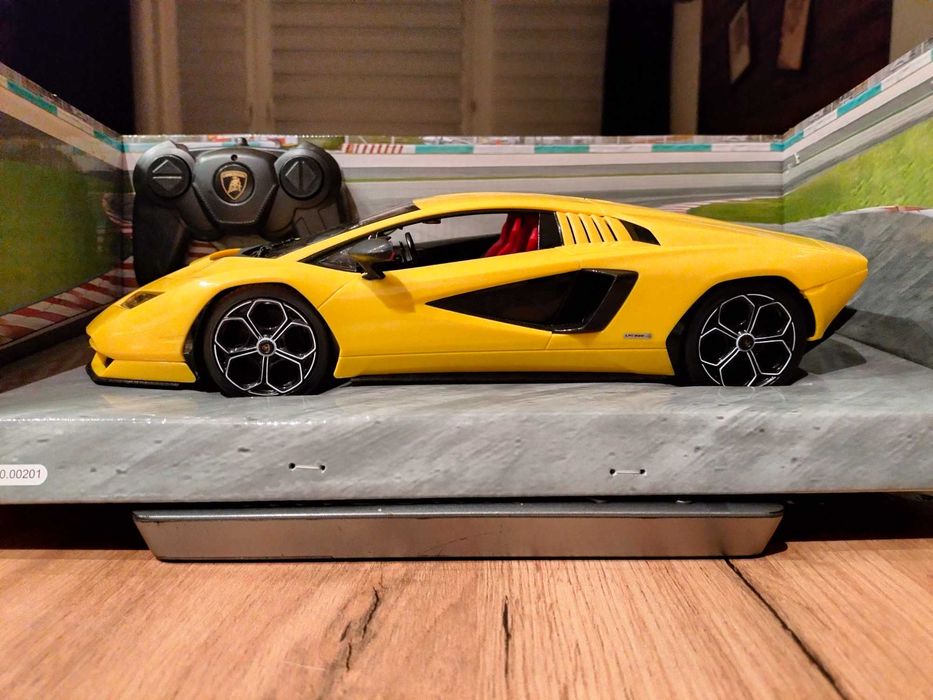 Lamborghini Countach LPI 800-4, model zdalnie sterowany, skala 1:16