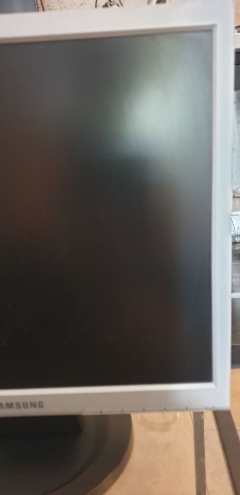 Monitor Samsung model 720N
