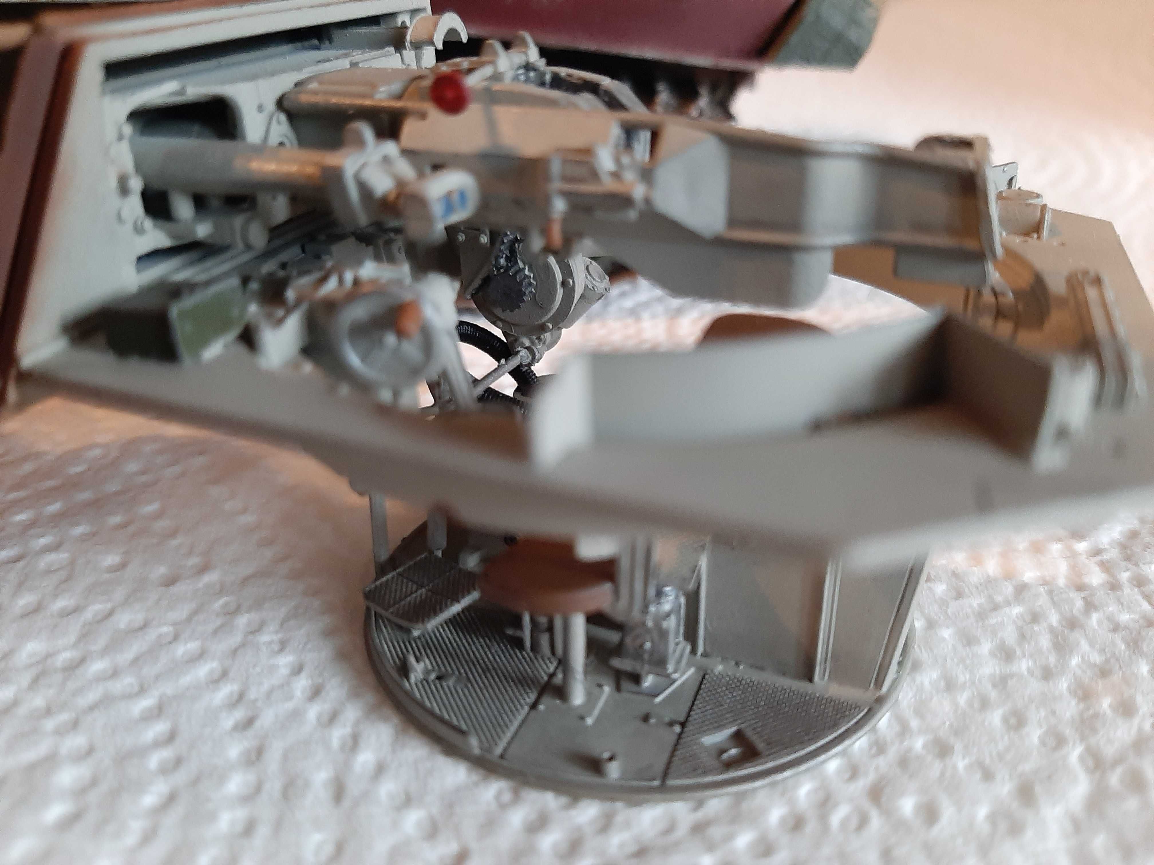 Panther D z wnetrzem skala 1/35.