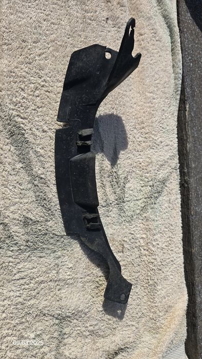 Бризковик підкрилка передньої павої  арки шкода а7 
колісної арки пере