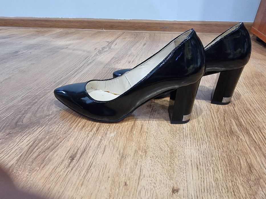 Buty na słupku czarne