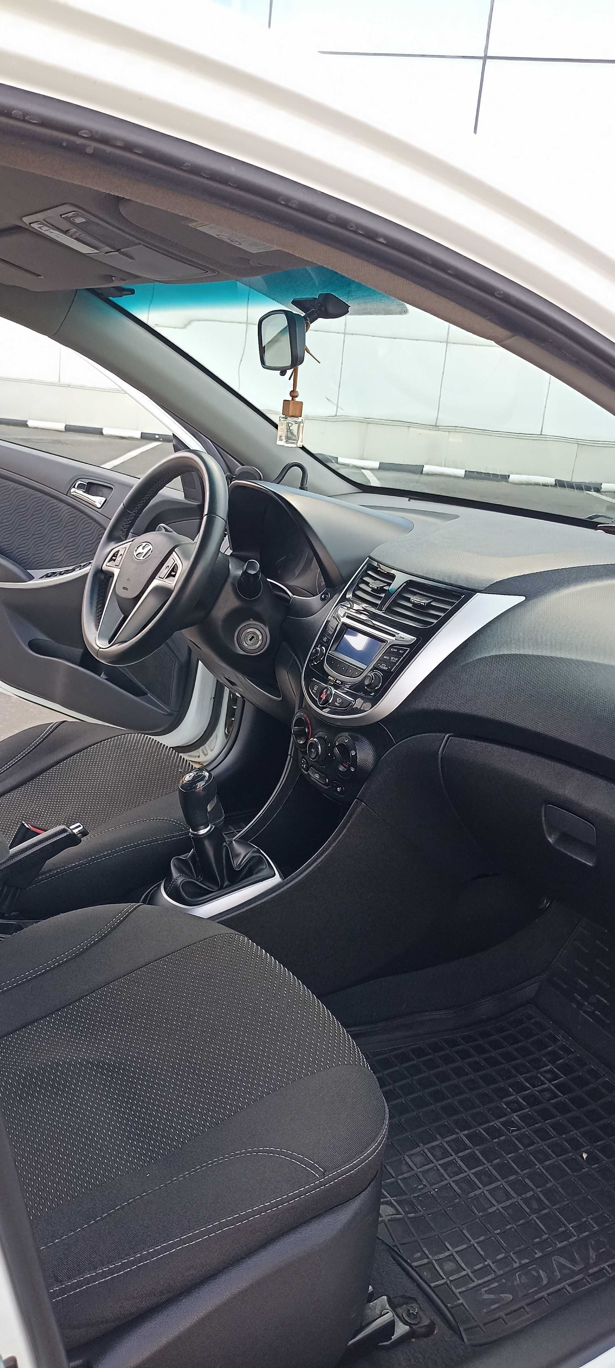 Hyundai Accent 2013
