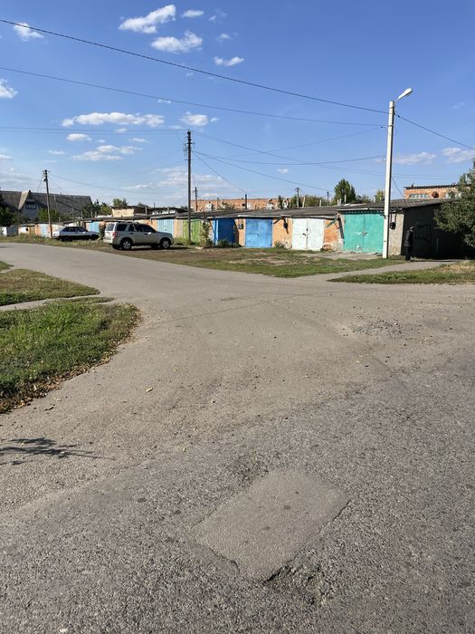 Продам гараж з погрібом та оглядовою ямою.