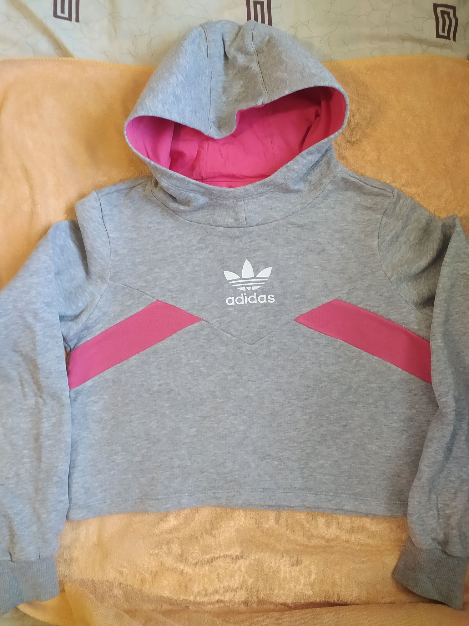 Продам худи Adidas.