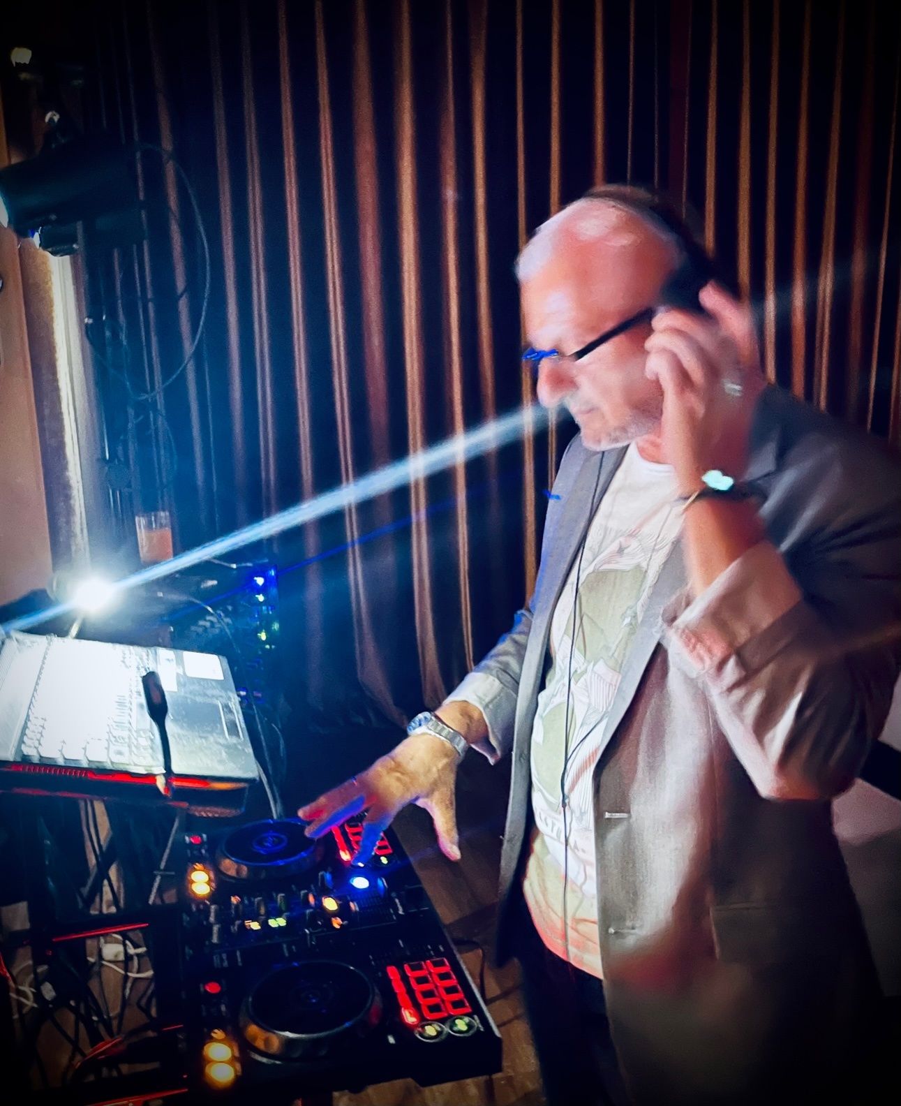 DJ Ręce które rozkręcą każdą imprezę