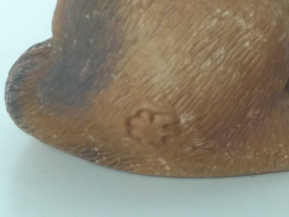 Vintage żywiczna figurka szopa pracza, h - 3,5 cm