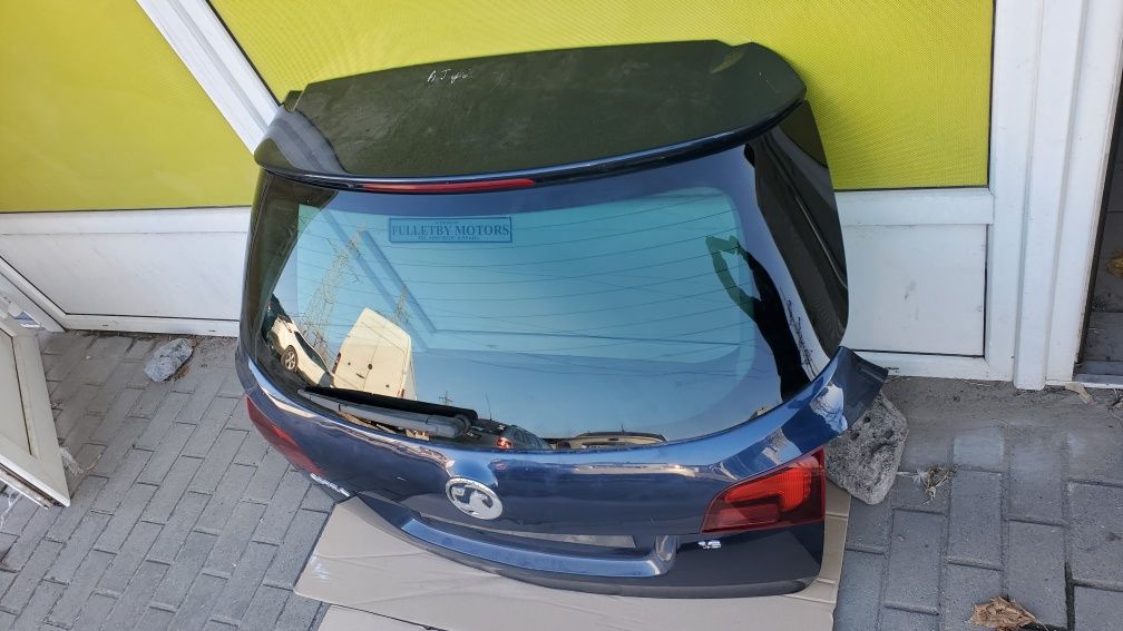 Кришка багажника, ляда  Opel Astra J. Caravan. 2010-2015р. Опель Астра