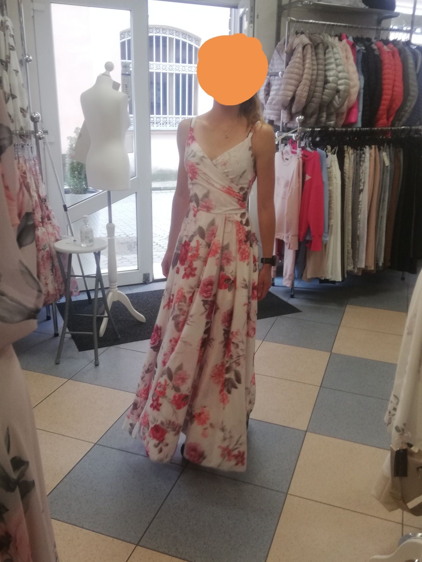 Sukienka długa biała w kwiaty 34