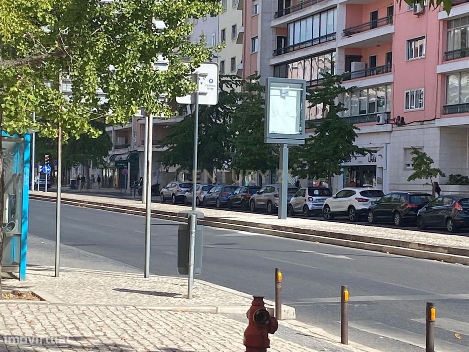 Espaço comercial,  AV. João XXI , 2 pisos e 1WC, 79mts2