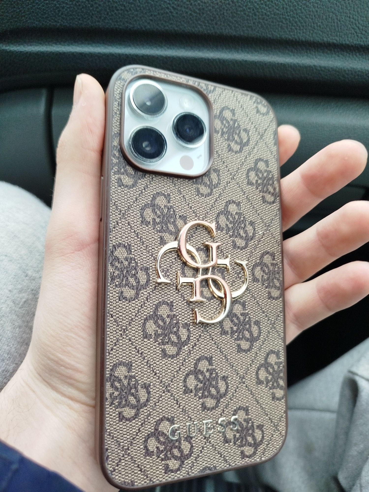 Чохол на iPhone 14 Pro Max Guess