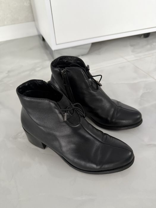 Продам шкіряні весняні чобітки