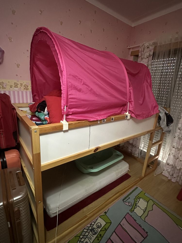 Vendo duas camas Ikea com colchao