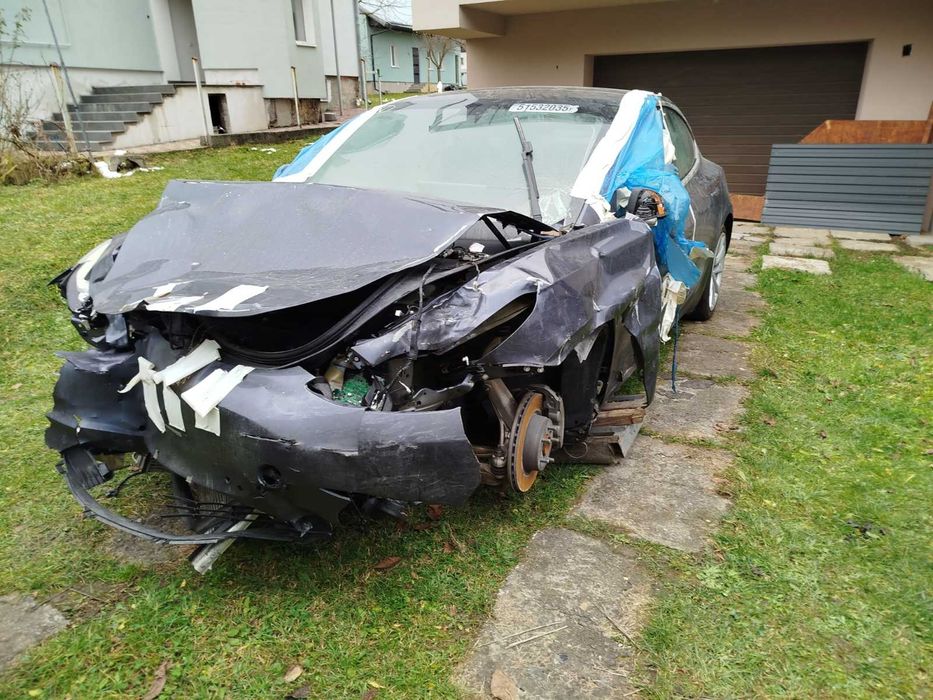 Tesla model 3 розмитнена у Львові