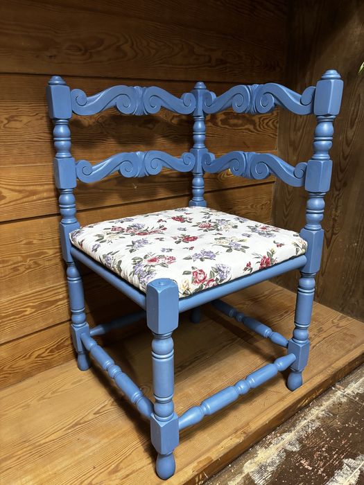 Narożne, dębowe krzesło po renowacji