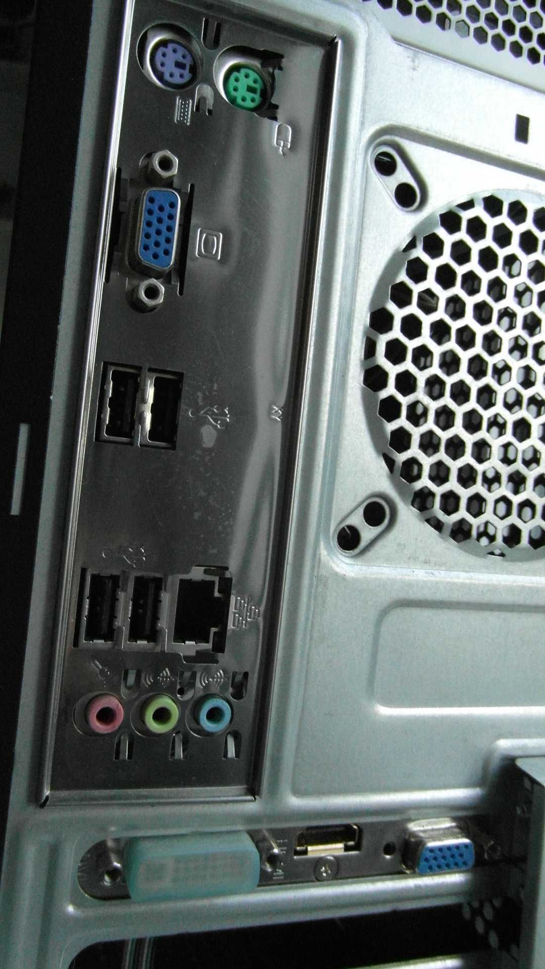 Komputer stacjonarny_działa /kompletny_RAM 2GB_Intel Pentium 4 / 3GHz