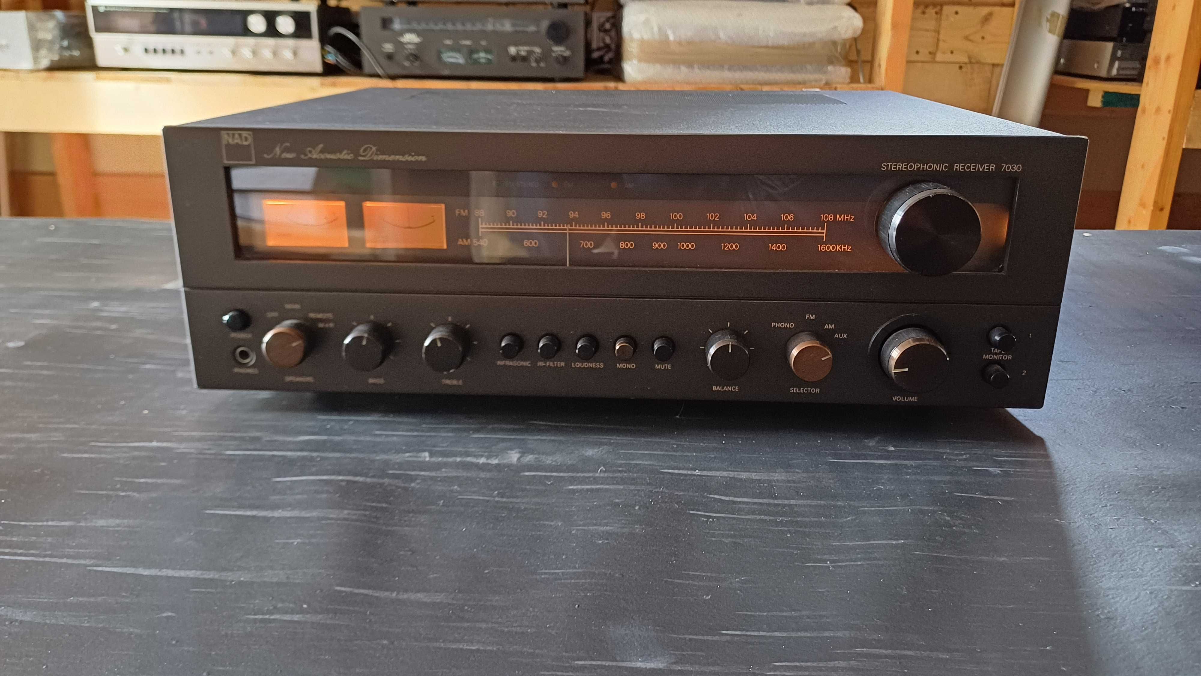 Wzmacniacz audio tuner FM NAD 7030