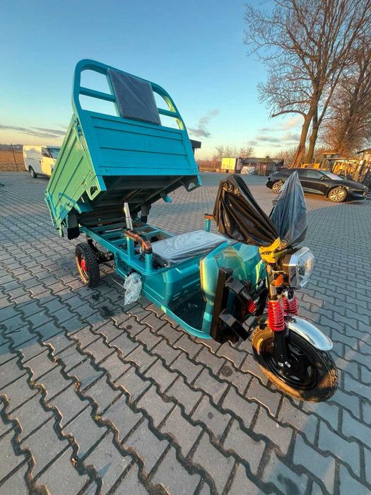 Самосвальний електричний трицикл.