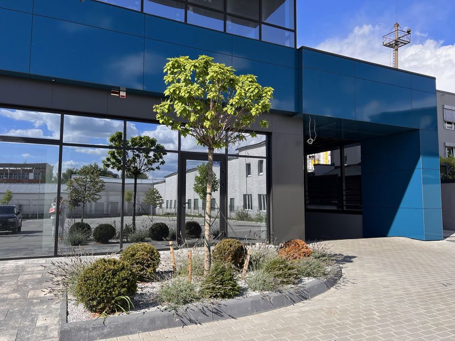 Сучасний Офіс 350 (м2) на Пасічній, Власник