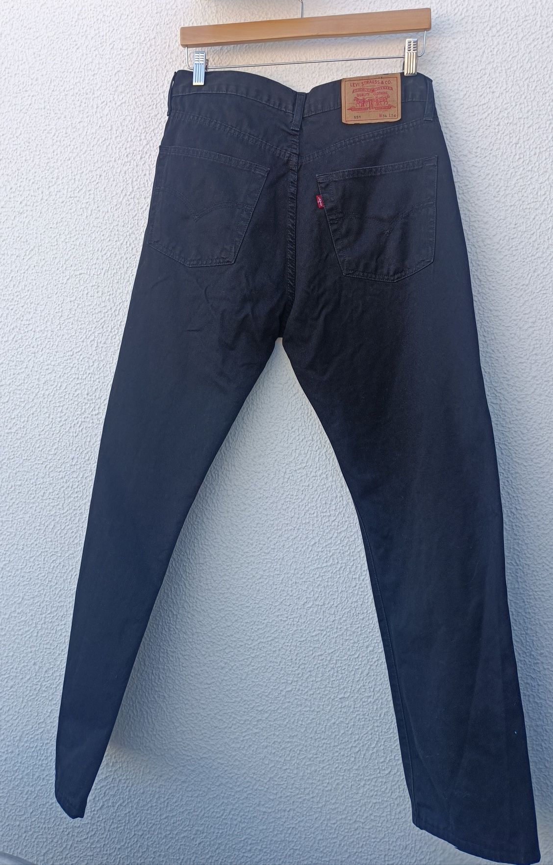 Levi's 551 pretas