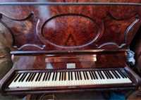 Старинное антикварное фортепиано, пианино