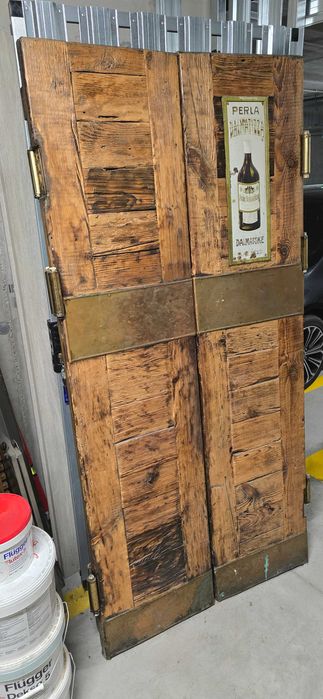 Drzwi loftowe drewniane, wahadłowe - dębowe z mosiężnymi okuciami