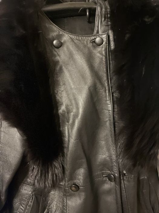 Damski płaszcz skórzany z naturalnym futrem