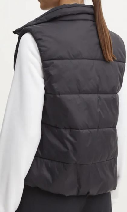 Продам утепленную жилетку Under Armour, р. S.