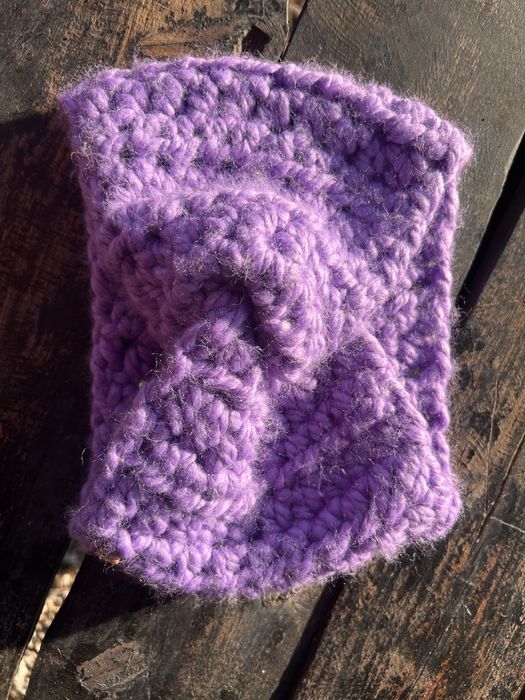 Opaska z włóczki ręcznie robiona, fioletowa