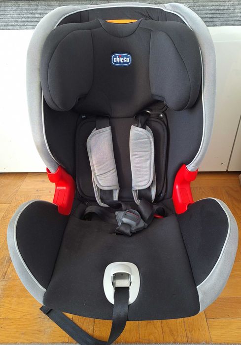 Fotelik Chicco Youniverse 9-36 kg, isofix, stan idealny, czarno-szary
