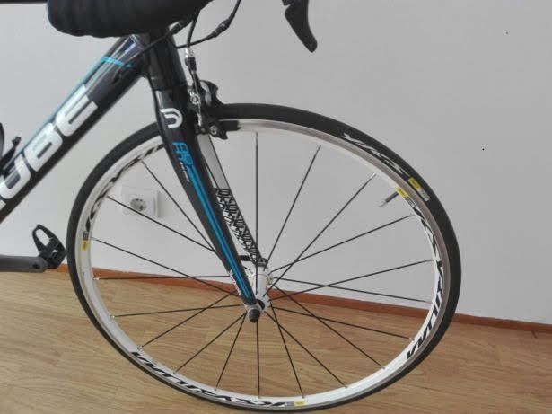 Bicicleta estrada Cube