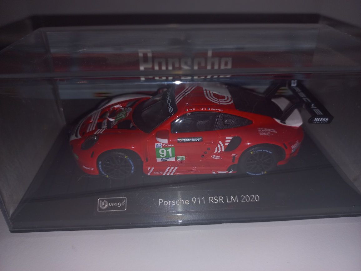 Bburago auto pod kloszem Porsche 911 RSR LM 2020,skala 1:43