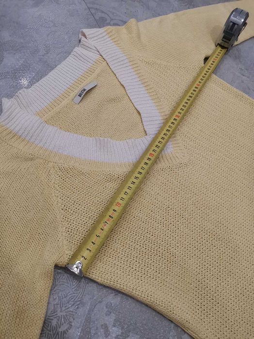 Letni sweterek z dekokten V