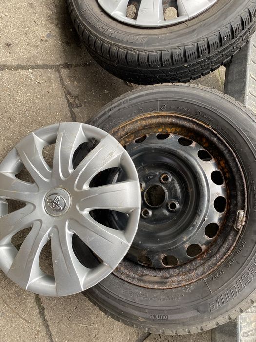 Koła zimowe Toyota Yaris III 5J15 ET39+175/65R15 Bridgestone+kołpaki