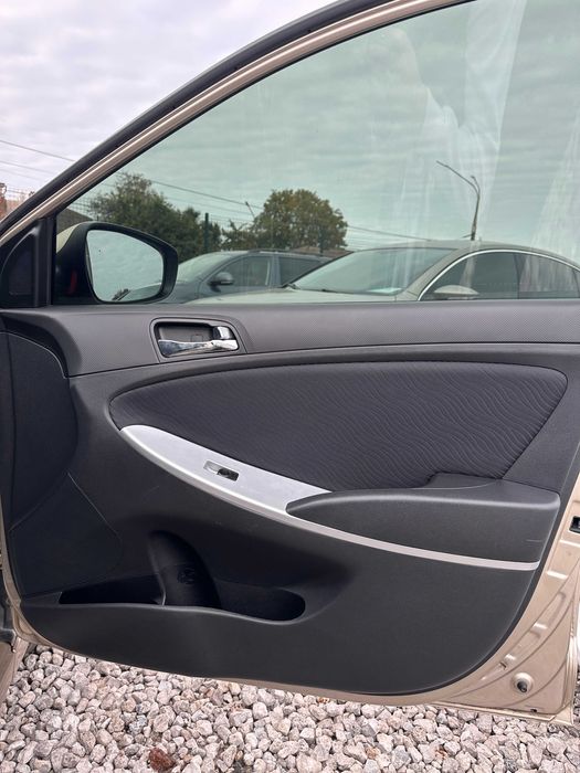 Продам Hyundai Accent 2012 рік можлива розстрочка,кредит,обмін!