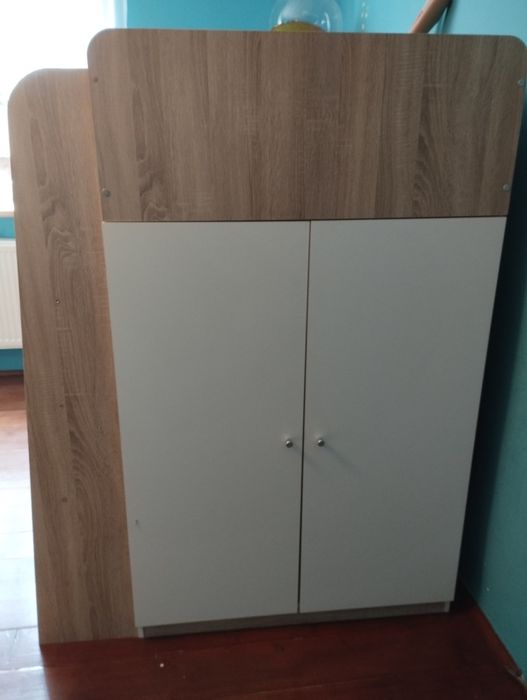 Łóżko piętrowe z biurkiem i szafą