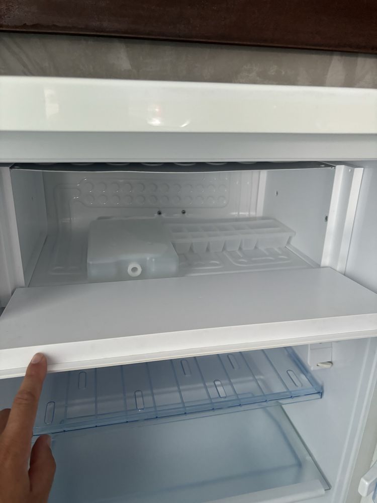 Mini frigorifico com congelador