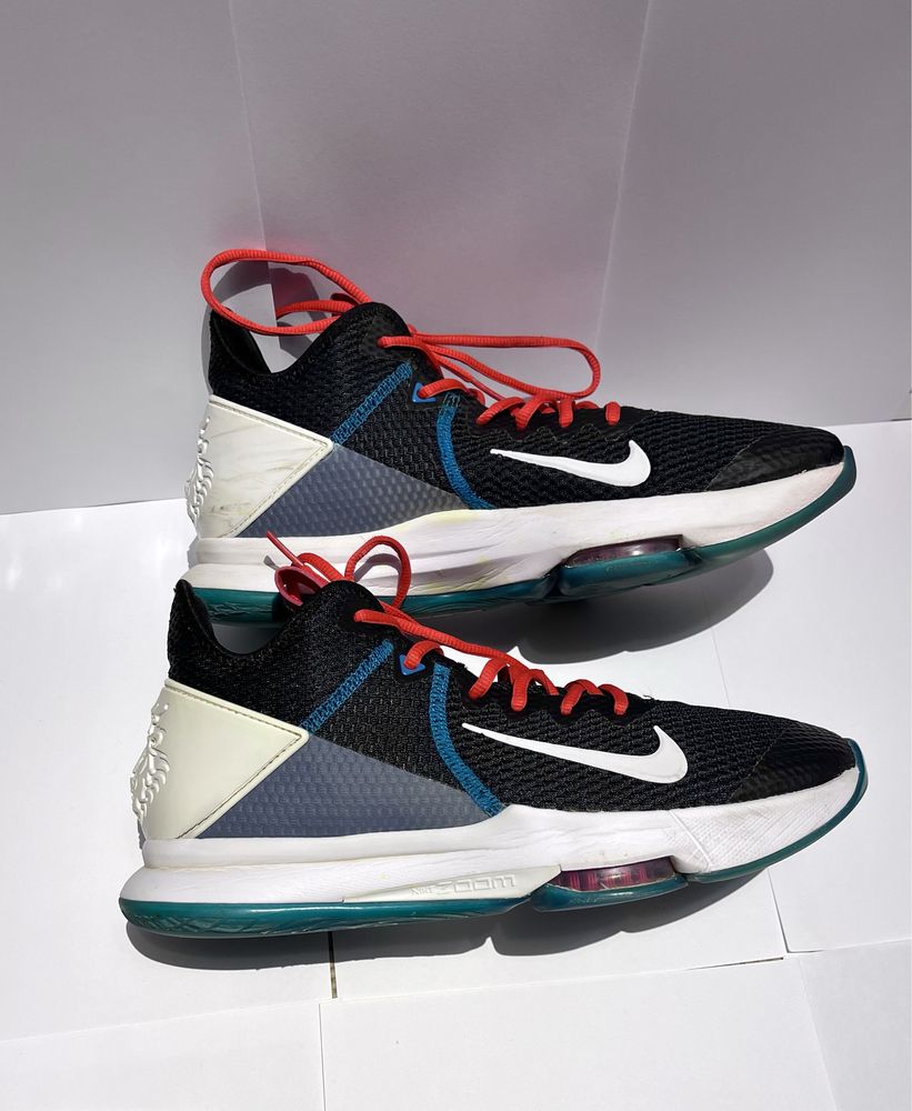 Nike lebron witness 4 44,5