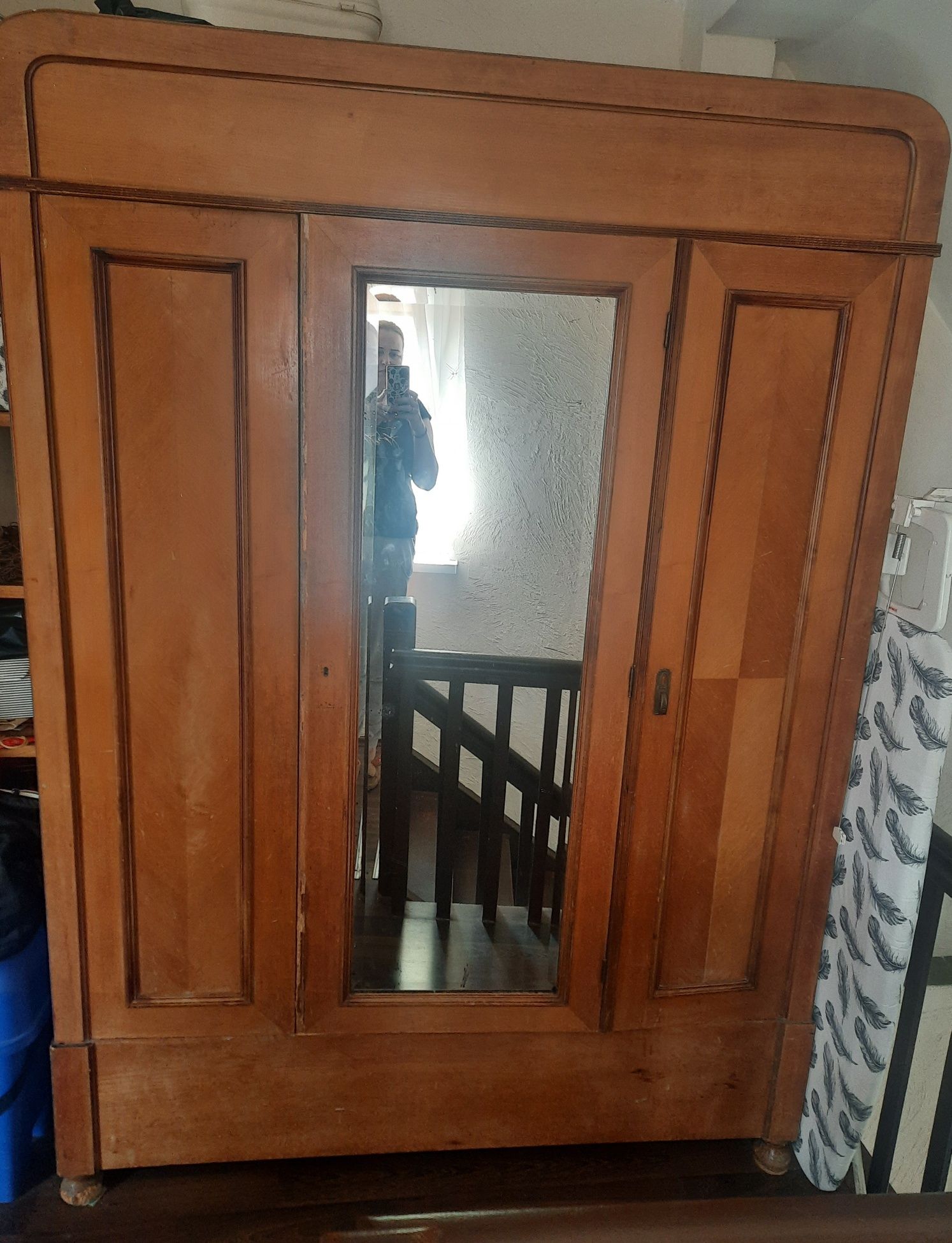 Szafa antyczna trzy drzwiowa