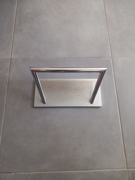 Suporte/apoio de pés para cabeleireiro/barbeiro em aço inoxidavel

50