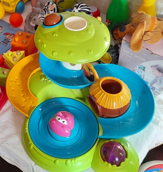 Jogo escorrega com música para criança