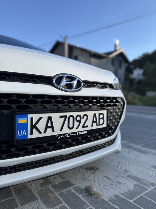 Білий HYUNDAI i20 дуже економічна