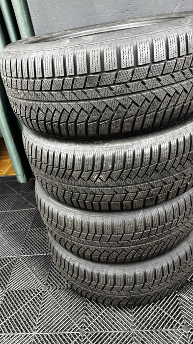 Vendo pneus aro 19!4 estações para audi