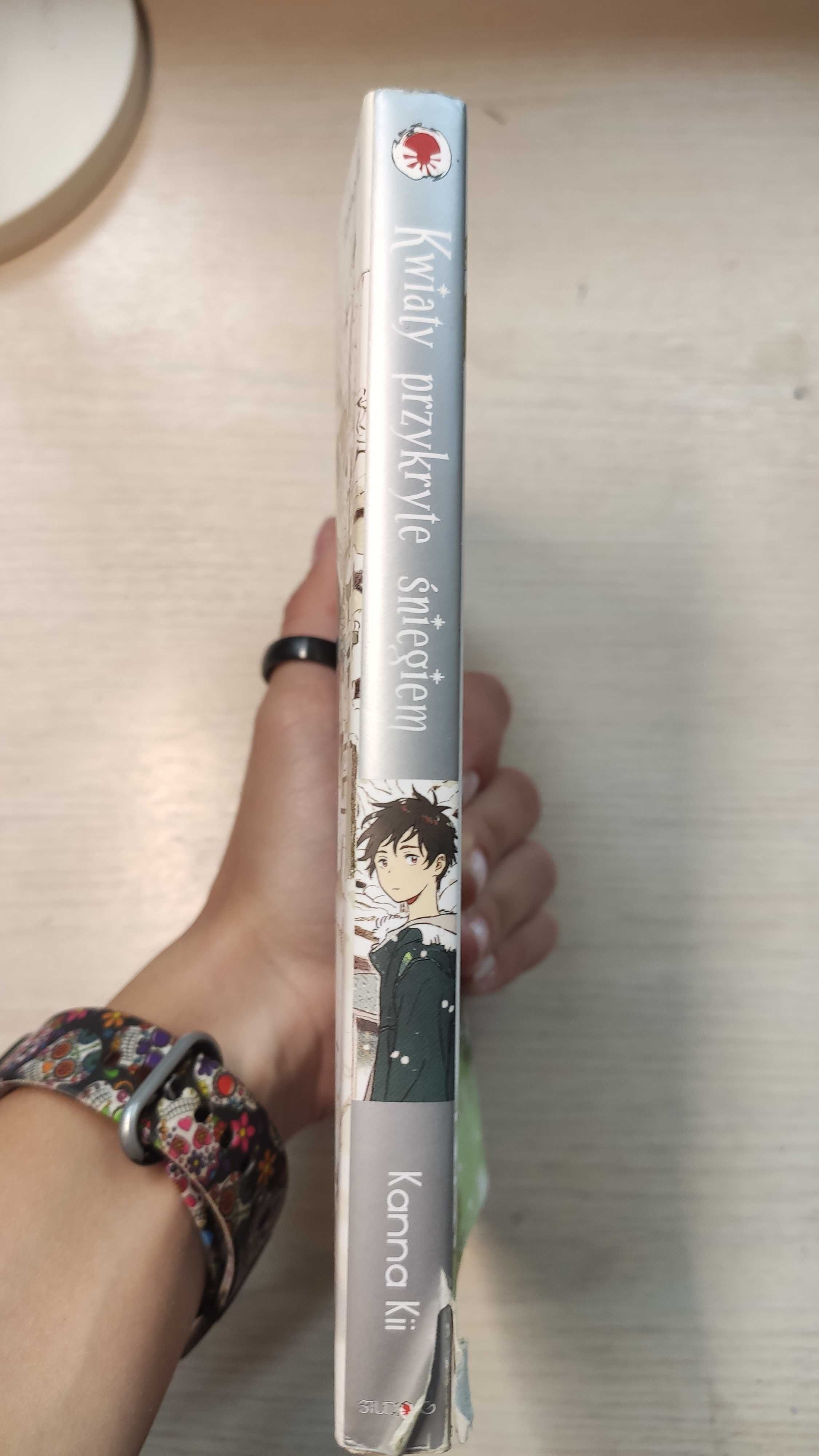 Manga "Kwiaty przykryte śniegiem"